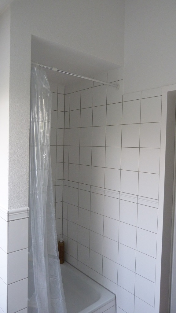 Renoviertes Badezimmer, Malerarbeiten